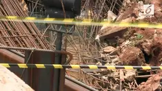Area lahan yang amblas di depan Menara Saidah, Pancoran, Jakarta Selatan yang digunakan untuk pembangunan LRT.