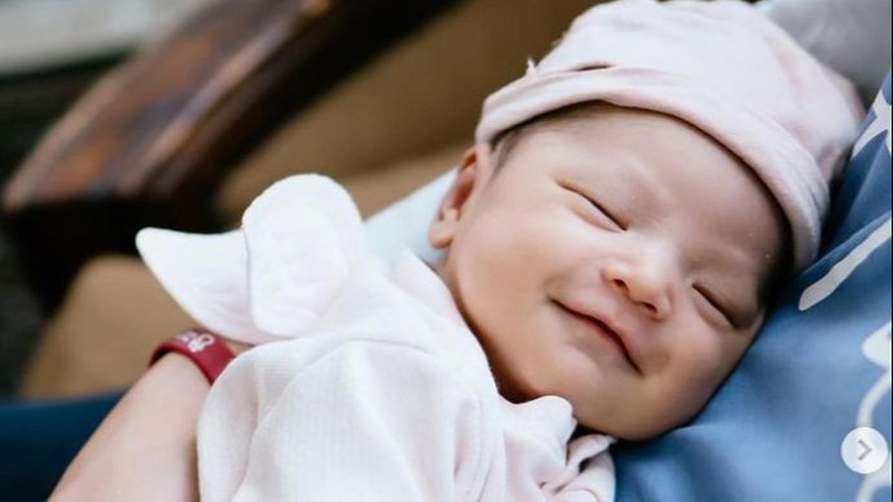 Senyum Manis Baby Julia Eden