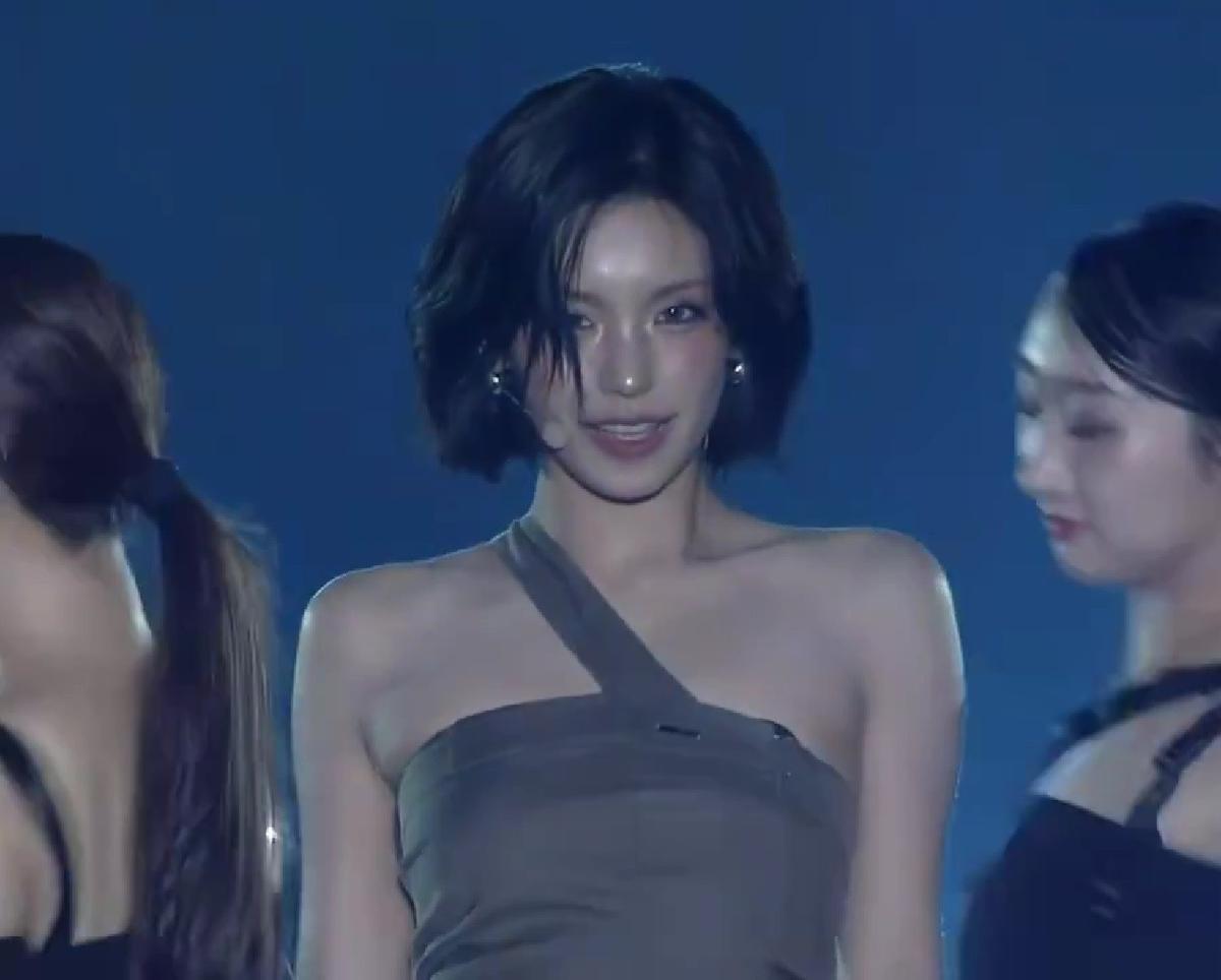 Potret Terbaru Yeji ITZY dengan Model Rambut Pendek Makin Cantik dan Fresh di Atas Panggung