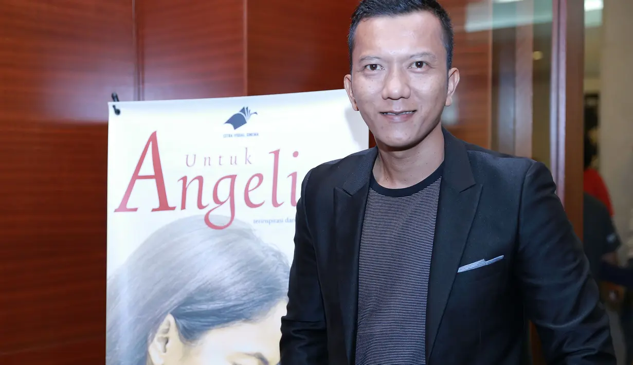 “Menariknya kita semua kan tahu ceritanya di berita kenapa Angeline bisa sampai ke papahnya. Nah gimana-gimanadetilnya bisa di liat di filmnya ini," lanjutnya. (Galih W. Satria/Bintang.com)