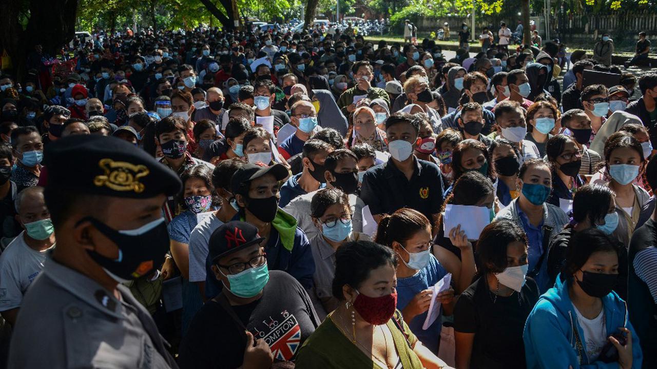 FOTO: Antusiasme Warga Bali Ikuti Vaksinasi Massal COVID-19