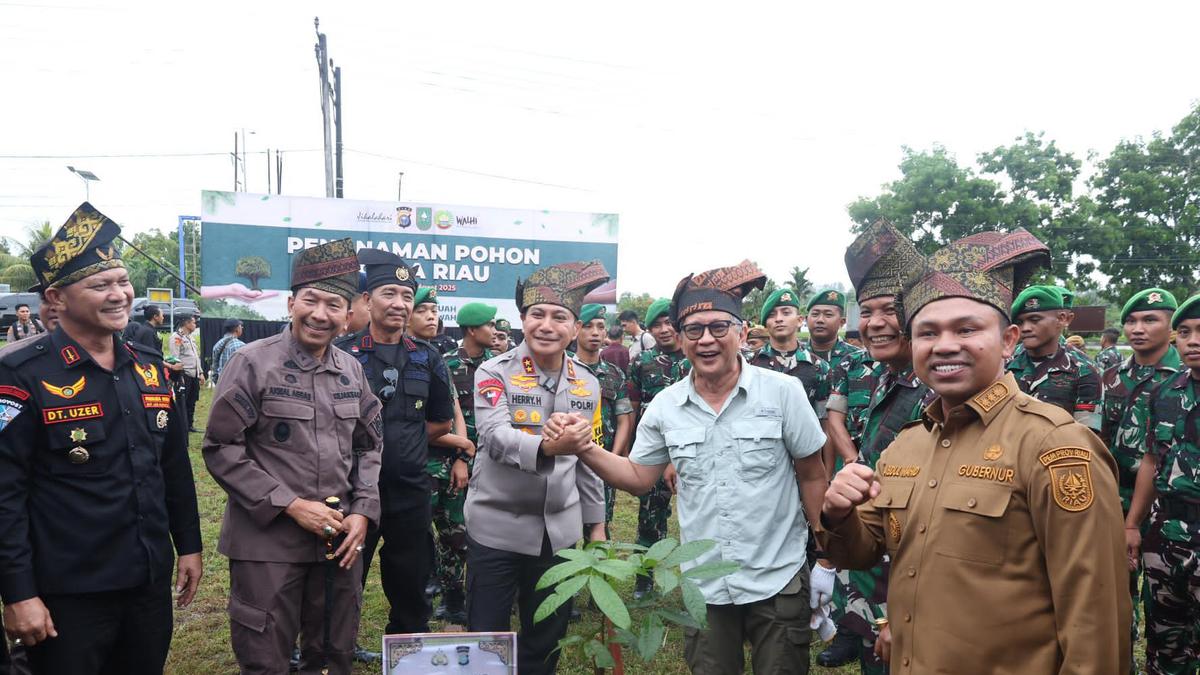 Polda Riau Inisiasi Aksi Tanam Pohon, Melindungi Tuah Menjaga Marwah