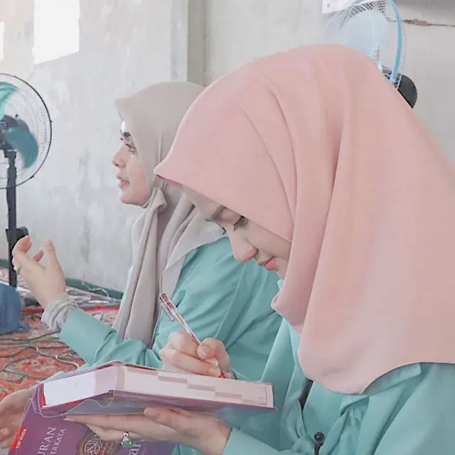 5 Momen Seleb Tanah Air Belajar Mengaji