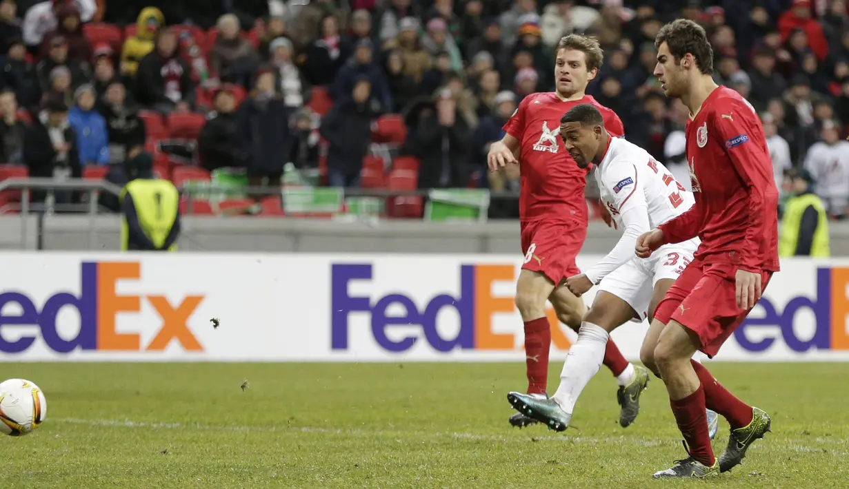 Pemain Liverpool, Jordon Ibe, saat mencetak gol ke gawang Rubin Kazan dalam lanjutan Grup B Liga Europa di Stadion Kazan Arena, Rusia, Jumat (6/11/2015) dini hari WIB. (Action Images via Reuters/Henry Browne)