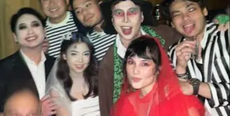 Chelsea Islan adakan pesta ulang tahun dengan konsep kostum horor. Ada BCL, Vidi Aldiano, hingga Rossa yang turut hadir, seperti apa busana mereka? [@clarissatanoe]