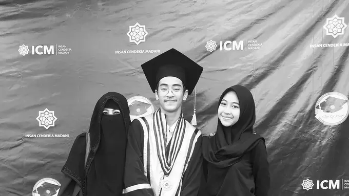 [Bintang] Umi Pipik Bercadar