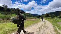 Personel TNI saat melakukan penyisiran di sekitar Desa Lembantongoa usai serangan MIT di desa tersebut pada akhir November, 2020. (Liputan6.com/Dokumentasi Rahman Odi)