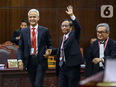 Pasangan Calon Presiden dan Calon Wakil Presiden nomor urut 3 Ganjar Pranowo-Mahfud Md datang ke ruang sidang Mahkamah Konstitusi (MK) di Jakarta, Rabu (27/3/2024). (Liputan6.com/Angga Yuniar)