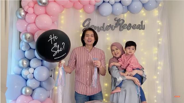 6 Momen Cut Meyriska dan Roger Danuarta Ungkap Jenis Kelamin Anak Kedua