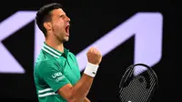 Ekspresi Novak Djokovic saat menghadapi Taylor Fritz pada babak ketiga Australia Terbuka 2021 di Rod Laver Arena, Jumat (12/2/2021). (AFP/William West)