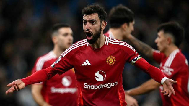 Gol Bruno Fernandes dari titik putih berhasil menyamakan kedudukan pada menit ke-88. Dua menit kemudian, Amad Diallo mencetak gol kemenangan yang sensasional di akhir pertandingan untuk Manchester United, juara Liga Inggris 20 kali itu. (Paul ELLIS/AFP)