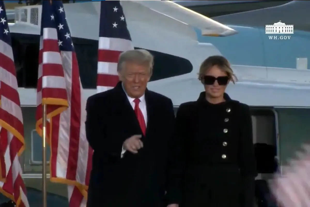 Penampilan perpisahan Presiden AS Donald Trump dan Ibu Negara Melania Trump di Joint Base Andrews, Maryland.