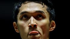 Pebulu tangkis tunggal putra Indonesia, Jonatan Christie saat melawan wakil Jepang, Kenta Nishimoto pada laga perempat final Indonesia Masters 2025 di Istora Senayan, Jakarta, Jumat (24/01/2025). (Bola.com/Bagaskara Lazuardi)