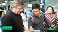 Rio Haryanto ternyata punya banyak fans di mancanegara. Hal itu terlihat saat dia tiba di Melbourne, Australia, Selasa (15/3/2016). (Bola.com/Yus Mei Sawitri)