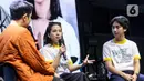 Dua bintang muda yang tengah naik daun, Adhisty Zara dan Ari Irham tampil dalam sesi meet and greet film Bertaut Rindu yang siap tayang 31 Juli mendatang. (Liputan6.com/Herman Zakharia)