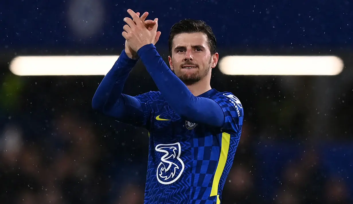 Mason Mount bisa dibilang sebagai gelandang muda andalan Chelsea. Pemain 22 tahun tersebut mampu tampil konsisten dan produktif dalam mengoyak jala lawan. Tercatat, Mount telah mengoleksi 7 gol  dan 5 assist dari 25 penampilannya pada musim ini. (AFP/Glyn Kirk)