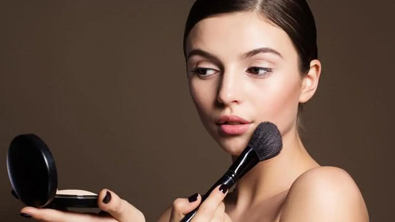 Makeup./Copyright shutterstock.com
