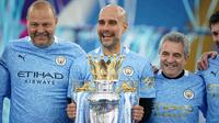 Pep Guardiola. Pelatih berusia 50 tahun yang kini menangani Manchester City ini belum pernah sekalipun mengalami pemecatan saat mengarsiteki Barcelona dan Bayern Munchen. Ditambah saat menangangi The Citizens, ia total telah mengoleksi 31 trofi juara sejak 2008. (AFP/Pool/Dave Thompson)