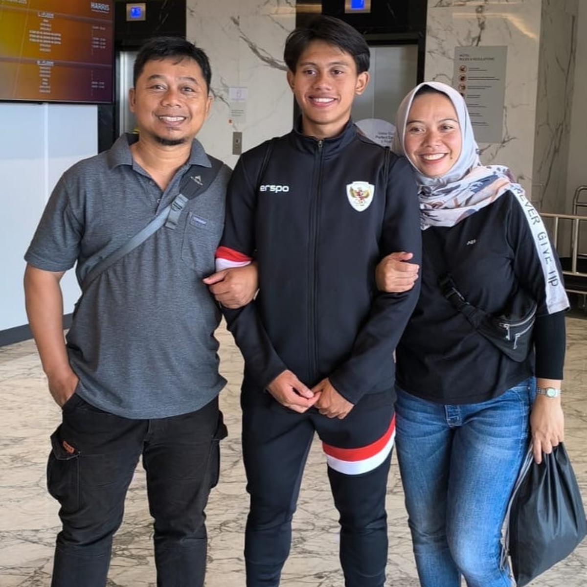 Fabio Azka bersama ayah dan ibunya