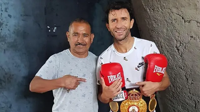 Luis Milla bersama Walter Gonza Mauro