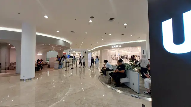 Masyarakat berkunjung di mal. (Foto: Liputan6.com/Arief RH)