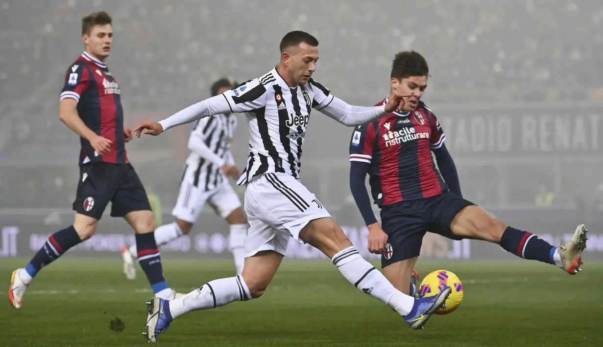 Tampil sebagai sayap kanan, Bernardeschi berhasil membuat permainan mengalir dengan baik. Ia bahkan sesekali juga mengisi pos sayap kiri Bianconeri. (LaPresse via AP/Fabio Ferrari)