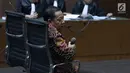 Mantan Bupati Kepulauan Sula Maluku Utara, Ahmad Hidayat Mus saat menjalani sidang perdana di Pengadilan Tipikor, Jakarta, Kamis (22/11). Sidang mendengarkan pembacaan dakwaan dari JPU KPK. (Liputan6.com/Helmi Fithriansyah)