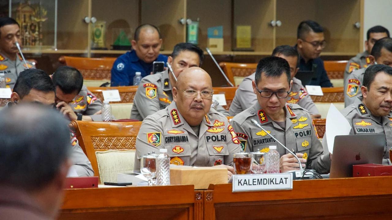 VIDEO: Tegas! Jenderal Polri Kutip Mandra Depan Polisi "Sombong Amat, Nyakitin Semua!"
