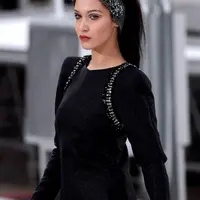 “Ayahku merupakan pengungsi saat dia pertama kali datang ke Amerika, jadi itu merupakan hal yang sangat dekat bagiku dan saudara-saudaraku (Gigi dan Anwar Hadid),” ucap Bella Hadid yang dilaporkan Pink Villa (5/4/2017). (AFP/Bintang.com)