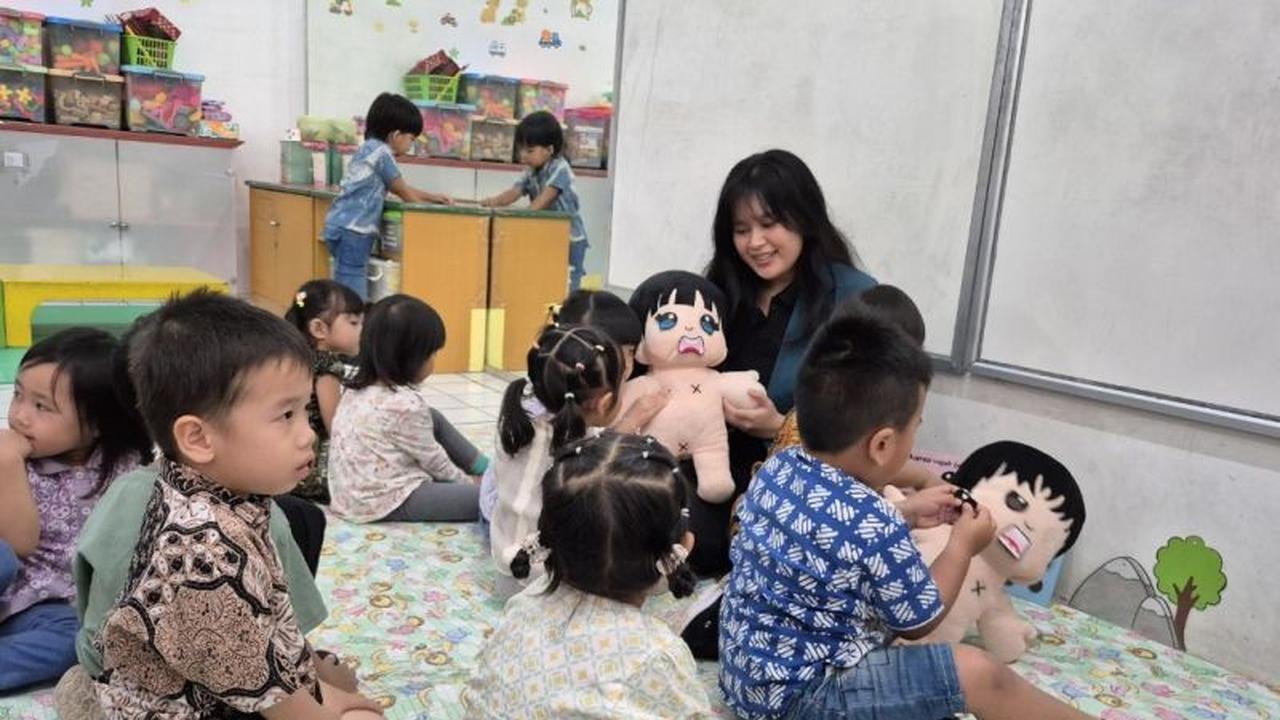 Boneka Edukasi Seksual Anak Dini Sentasi: Inovasi Ubaya untuk Cegah Kekerasan Seksual