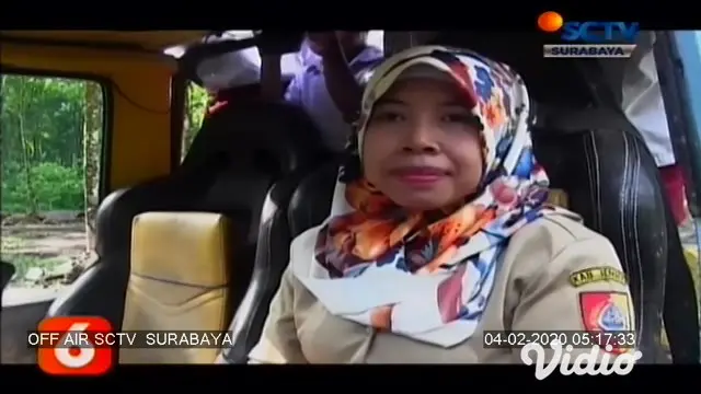 VIDEO: Warga dan Siswa SDN di Jember Pakai Jalur Alternatif Pascabanjir Bandang