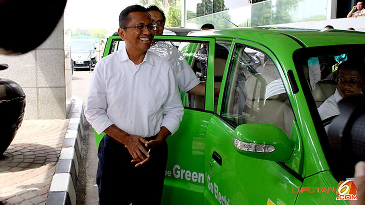 mobil-listrik-121113b.jpg