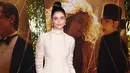 <p>Taylor Hill menghadiri pemutaran perdana film "Babylon" di Academy Museum of Motion Pictures, Los Angeles, California, Amerika Serikat, 15 Desember 2022. Sepatu hak tinggi yang serasi dengan gaunnya menambah kesan ramping Taylor Hill. (Phillip Faraone/Getty Images for Paramount Pictures/AFP)</p>