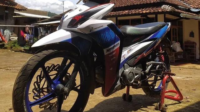 10 Potret Modifikasi Honda Blade, Stripping Repsolnya tak Terlupakan!