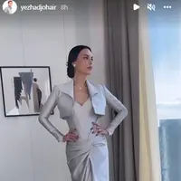 Sophia Latjuba mendampingi pernikahan putrinya, Eva Celia pada Jumat (3/6/2022). (Sumber: Instagram/yezhadjohair)
