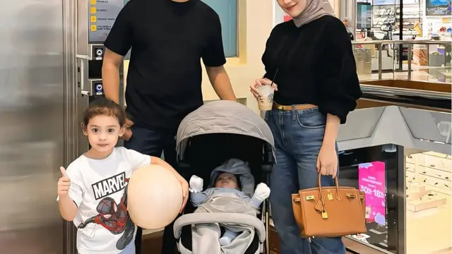 Melody Prima Tampilkan Wajah Anak Ketiga, Ini 5 Potret Manisnya Bersama Keluarga  (credit: instagram.com/melodyprima)