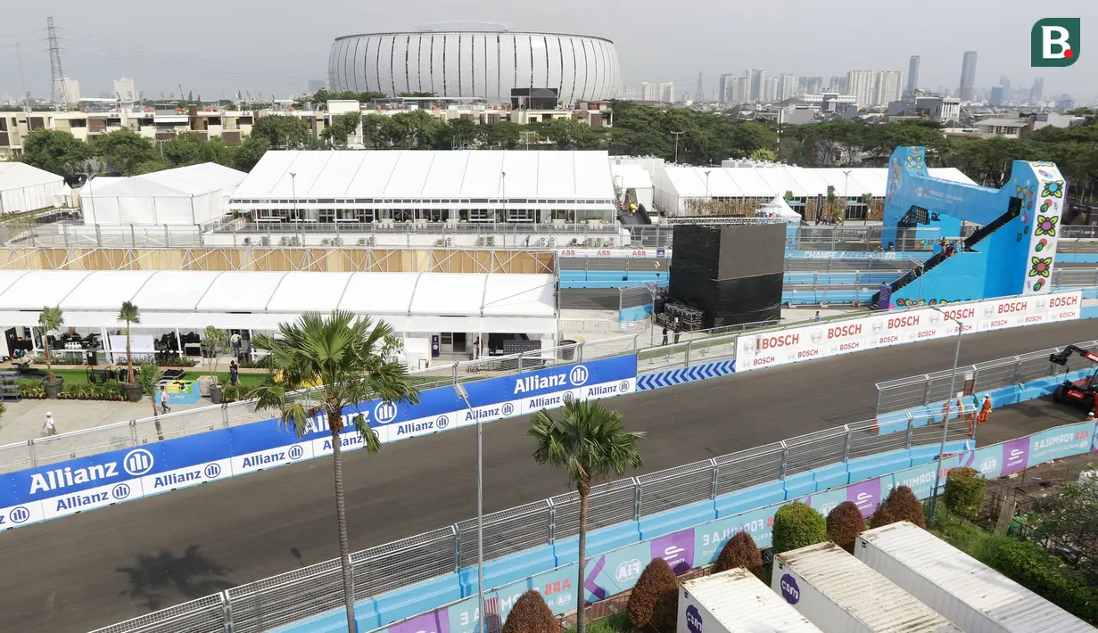 <p>Suasana sirkuit jelang balapan di Jakarta International e-Prix Circuit (Jakarta E-Prix), Ancol pada Jumat (4/6/2022). (Bola.com/M Iqbal Ichsan)</p>