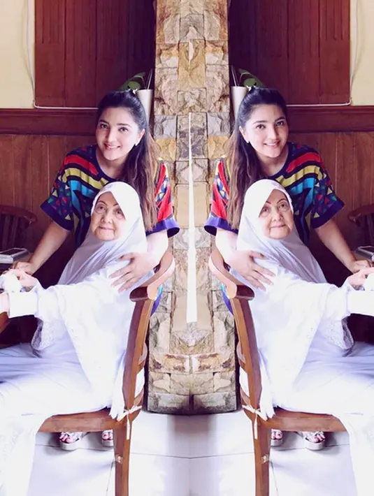 "mama😍 melahirkan aku diumur 41 tahun normal, perjuangan saat hamil 7 bulan ketika dipakistan mendampingi papa tugas, harus pulang dgn semua kesusahan krn lg perang.." tulis ashanty_ash. (Instagram/ashanty_ash)