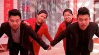 Terlalu Mirip, Pasangan Kembar Ini Jalani Operasi Agar Berbeda