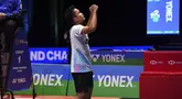 Pemain tunggal putra terbaik Indonesia saat ini, Anthony Sinisuka Ginting, berhasil melaju ke final All England 2024 usai menyingkirkan wakil Prancis, Christo Popov dalam pertarungan tiga laga (19-21, 21-5, dan 21-11) di Arena Utilita , Birmingham, Inggris, Sabtu (16/3/2024) sore WIB.  Lolosnya Anthony Ginting ke final sekaligus memecahkan rekor 22 tahun kembalinya tunggal putra Indonesia ke final All England.  Pemain tunggal putra Indonesia terakhir yang tampil di final All England adalah Budi Santoso pada edisi 2002 yang dikalahkan wakil China, Chen Hong, dengan skor 3-0 (7-4, 7-5 dan 7- 1).  (Foto AP/Rui Vieira)