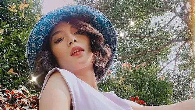 FOTO: Rambut Makin Pendek, Ini Gaya Asha Assuncao Tampil Menawan dengan Topi