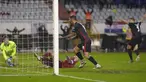 Pemain Kroasia Marko Livaja bereaksi setelah mencetak gol ke gawang Rusia pada pertandingan sepak bola kualifikasi Grup H Piala Dunia 2022 di Stadion Poljud, Split, Kroasia, 14 November 2021. Kroasia menang 1-0. (AP Photo/Darko Bandic)