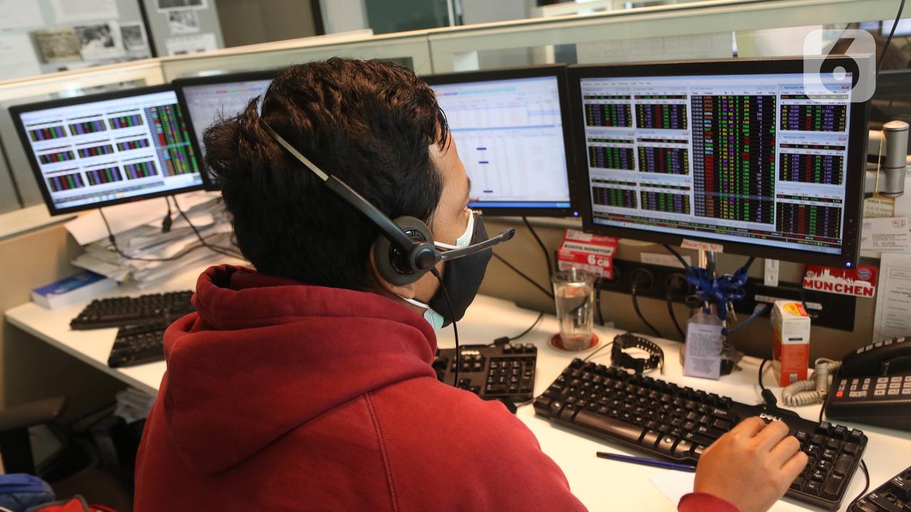 FOTO: PPKM, IHSG Ditutup Menguat