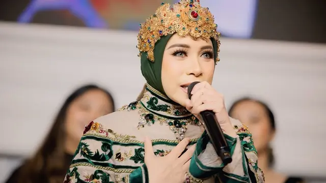 Gaya Kondangan Melly Goeslaw