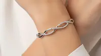 Gelang Emas Putih Kombinasi Batu Zircon Cocok untuk Daily Wear. Foto: Gemini