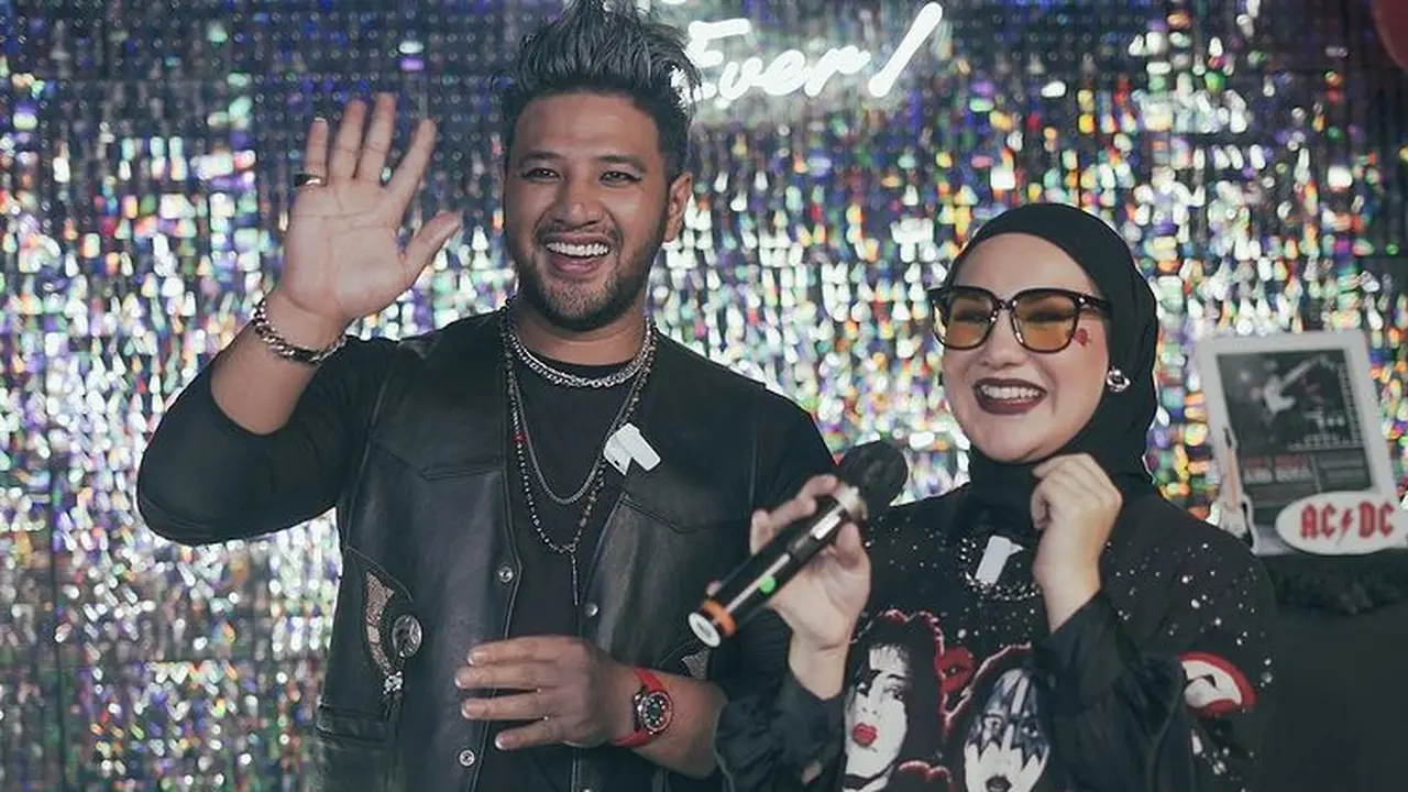 8 Potret Kompak Ammar Zoni dan Irish Bella Bergaya Rocker di Pesta Ulang Tahun