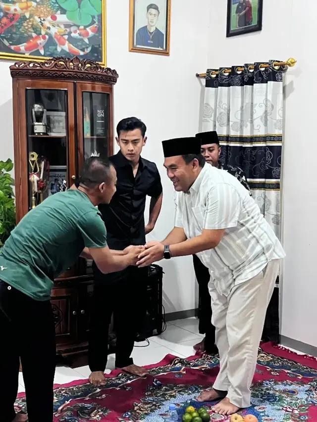 6 Potret Pratama Arhan Tiba di Rumah Duka, Tak Ikut Antar Jenazah Sang Ayah