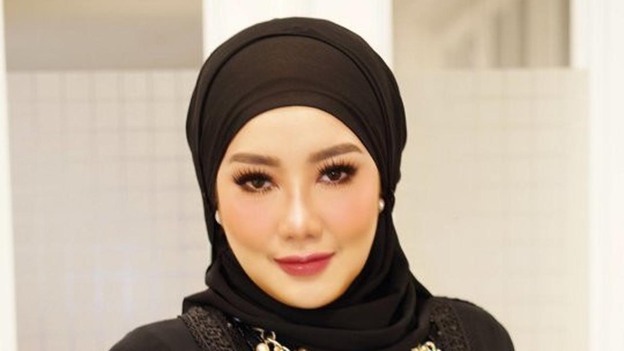 Transformasi Fashion Reza Artamevia dari Tahun 90-an hingga Kini Berhijab
