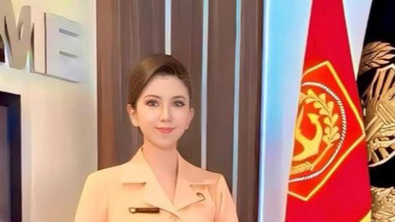 Tak Lagi Berseragam Bhayangkari, Potret Anggun Heni Tania Bareng Pak Kombes yang Tugas di BNPT