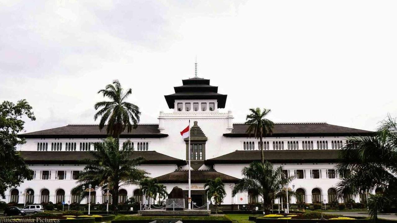 <b>Gedung Sate</b><br>